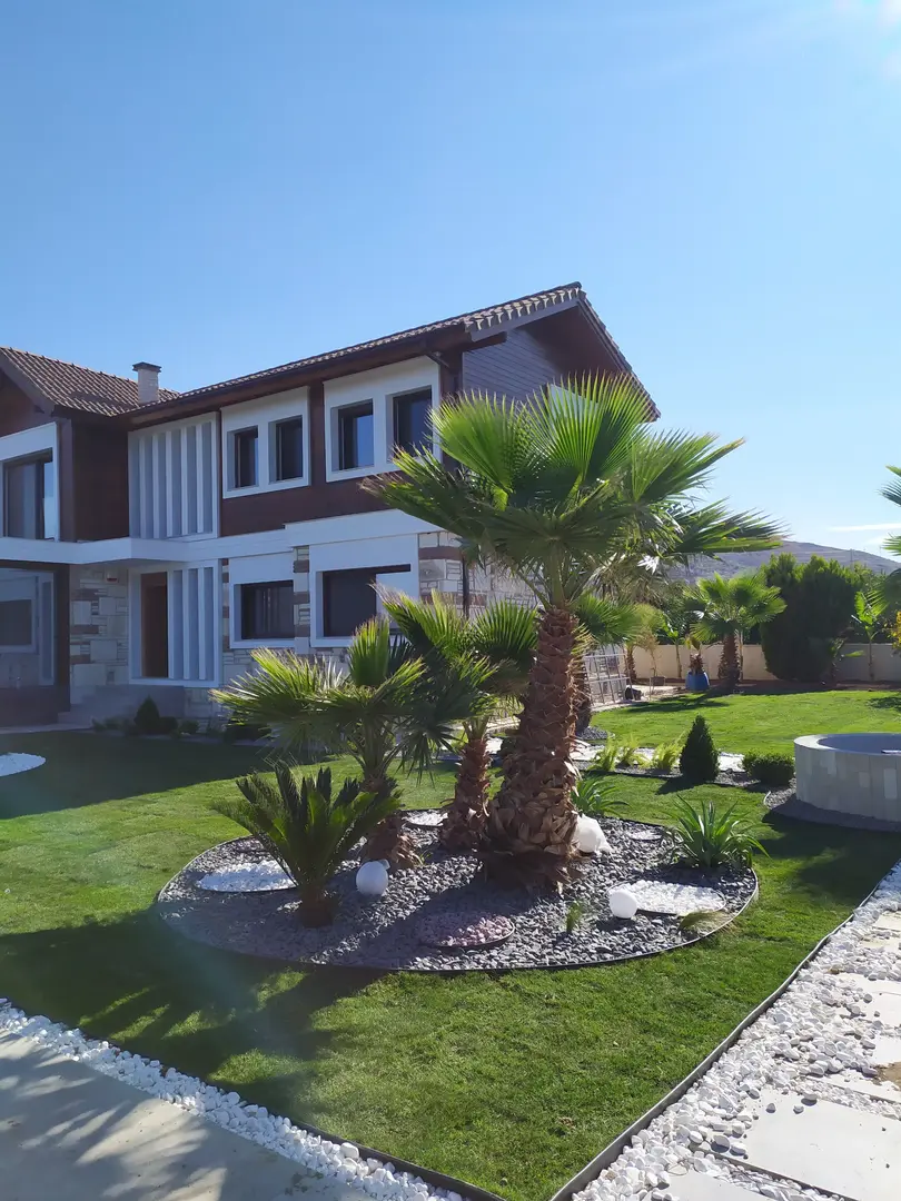 Peyzaj projesi yapılmış ev bahçesi - Akhisar peyzaj uygulama alanı